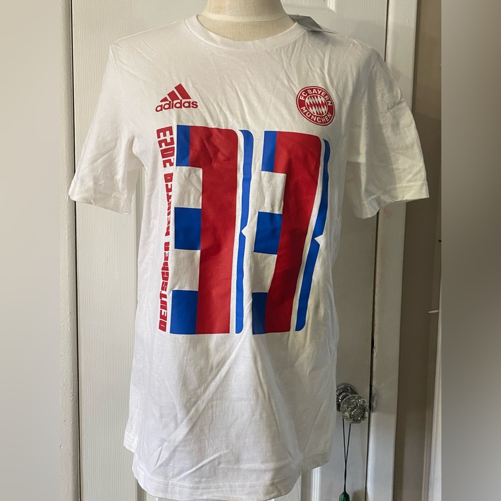 🇩🇪Adidas Bayern Munich 2023 Bundesliga Champions Tee - Picture 8 of 8